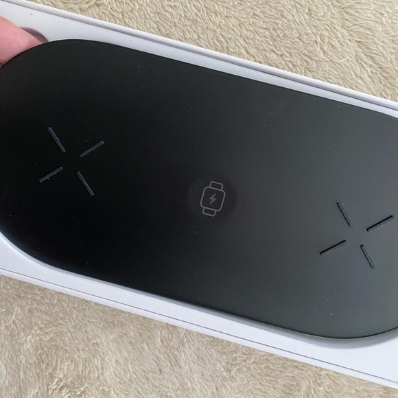 Triple FAST Wireless Phone / Watch Charger - Picture 6 of 13